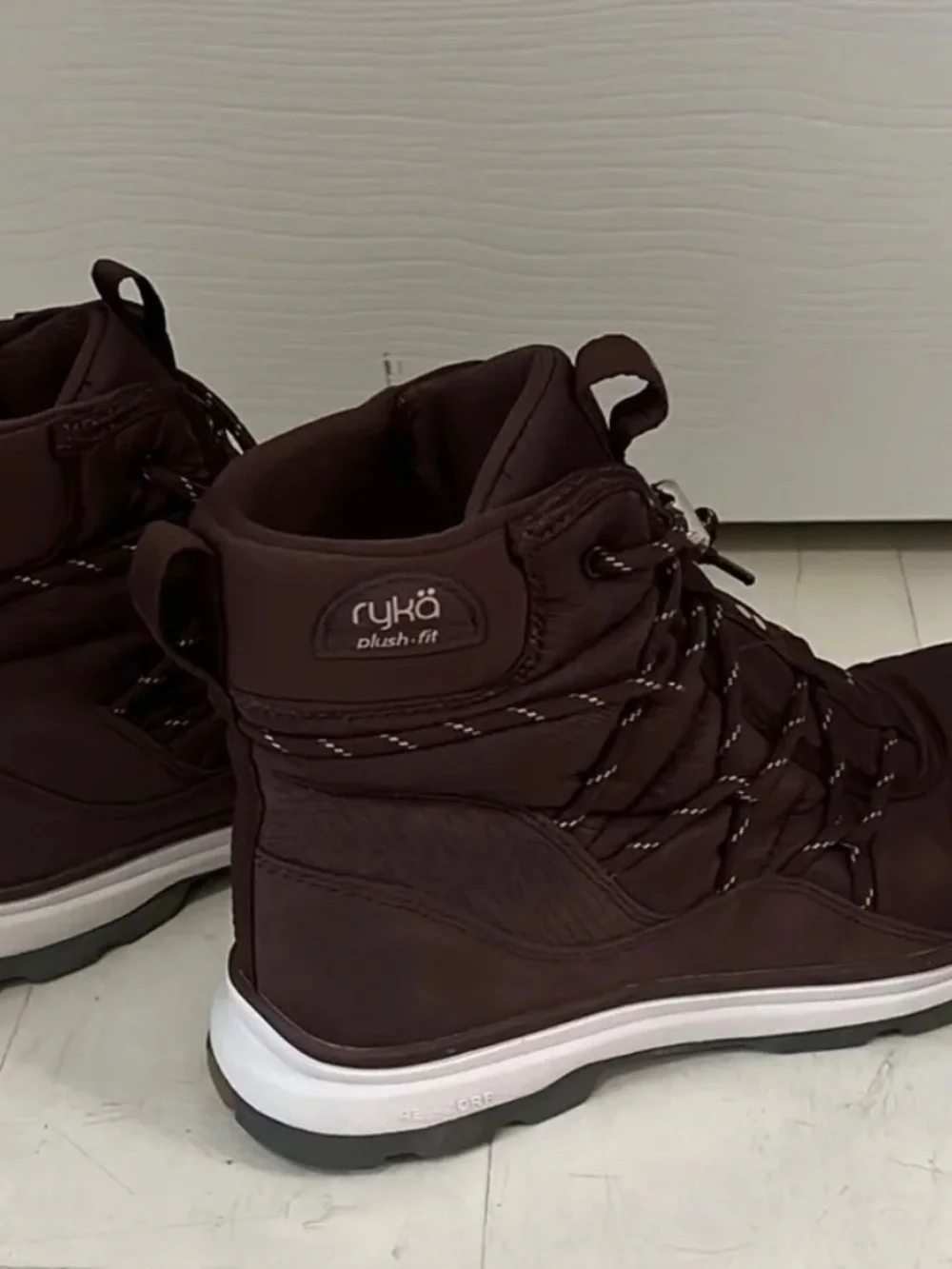 New Ryka Water Repellant Bungee Winter Boots Brae Exotic Burgundy Ankle Bootie